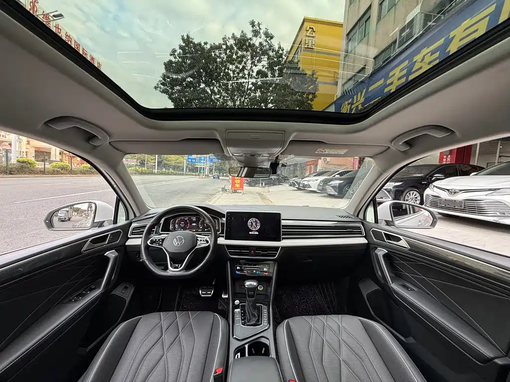 Volkswagen Tiguan L 2023 — фото 11