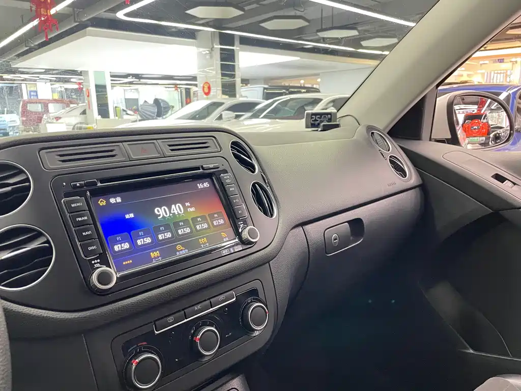 Volkswagen Tiguan 2015 — фото 16