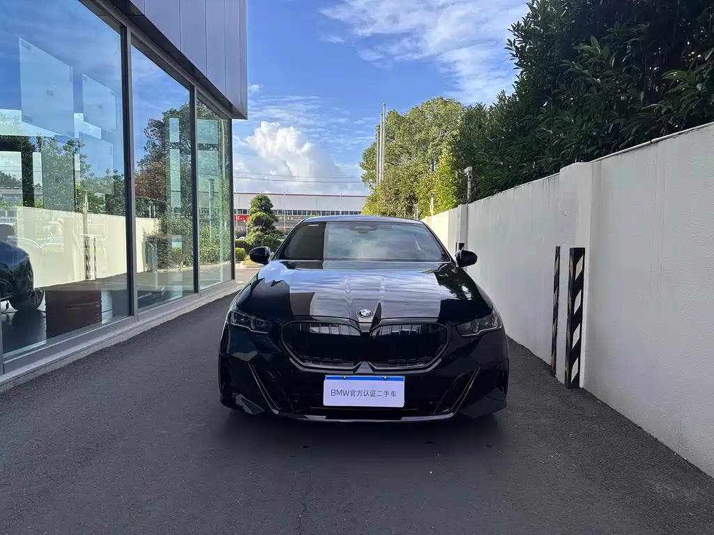 BMW 5 Series 2025