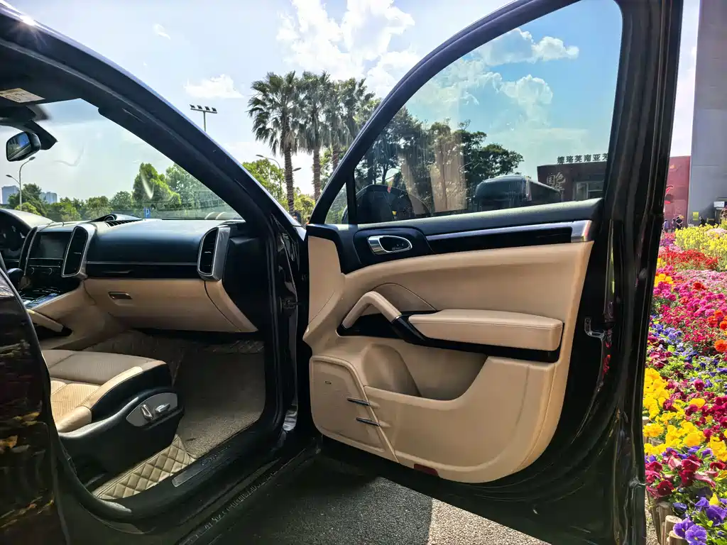 Porsche Cayenne 2015 — фото 16