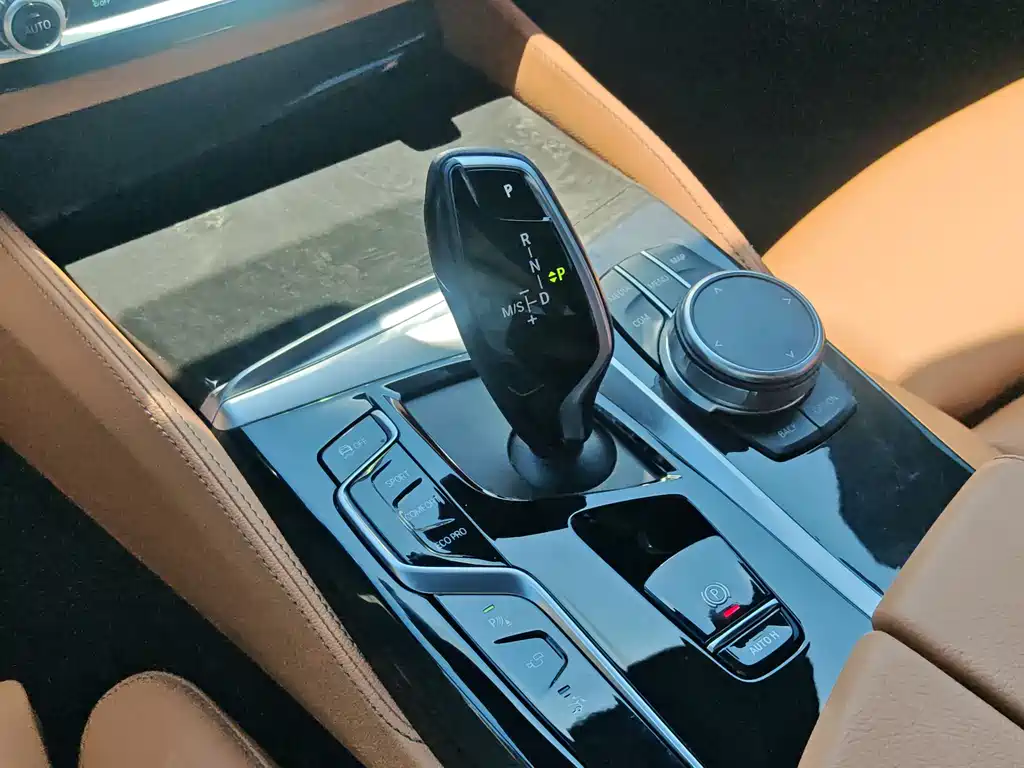 BMW 6 Series GT 2023 — фото 15