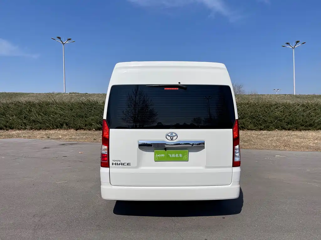 Toyota Hiace 2023 — фото 20