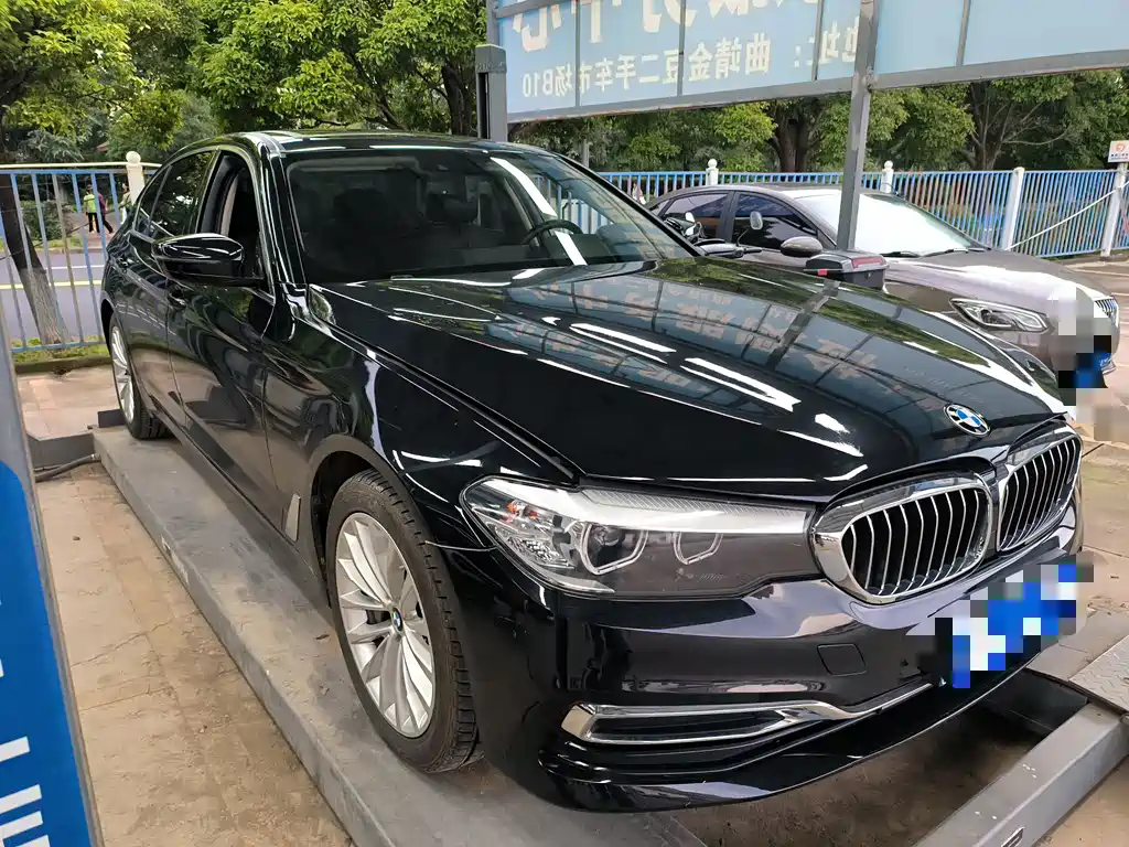BMW 5 Series 2019 — фото 3
