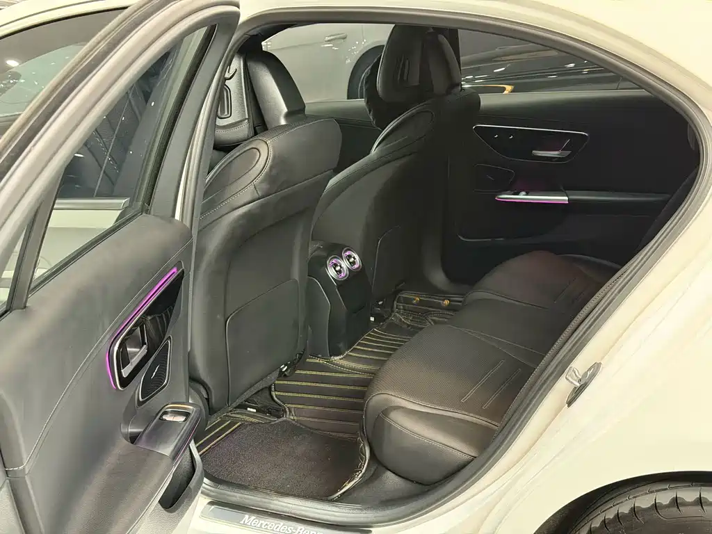 Mercedes-Benz C-Class 2023 — фото 4