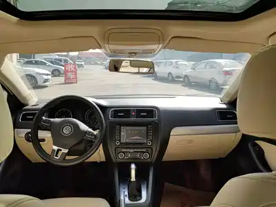 Volkswagen Sagitar 2014