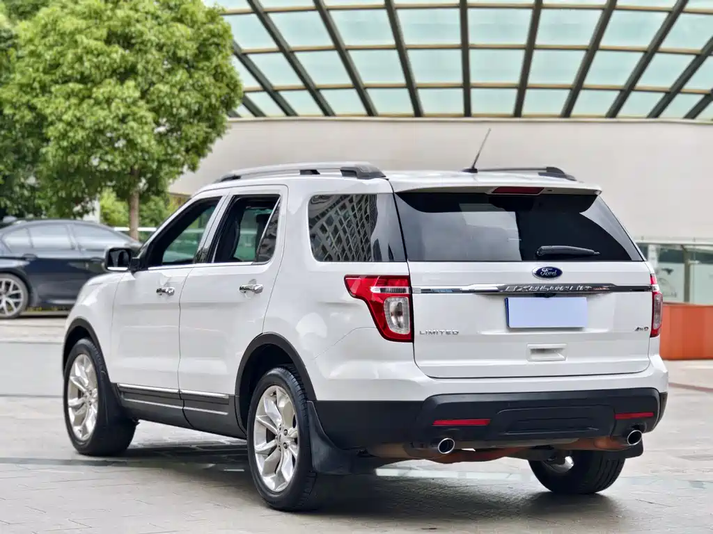 Ford Explorer 2015 — фото 7