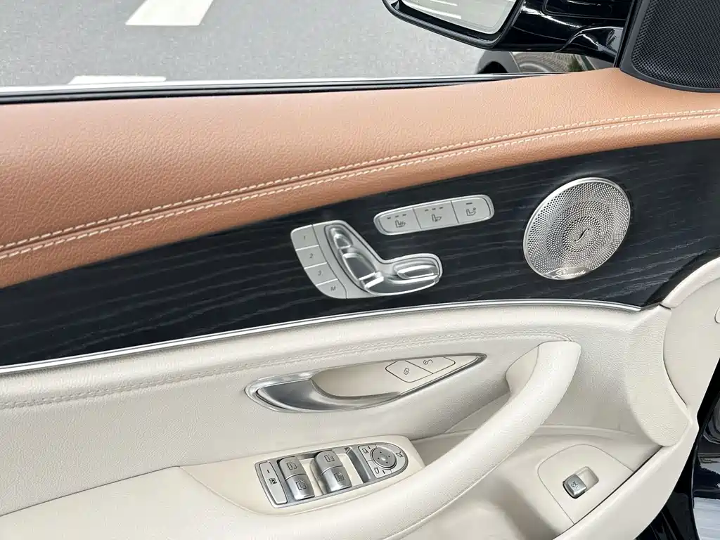 Mercedes-Benz E-Class 2022 — фото 6