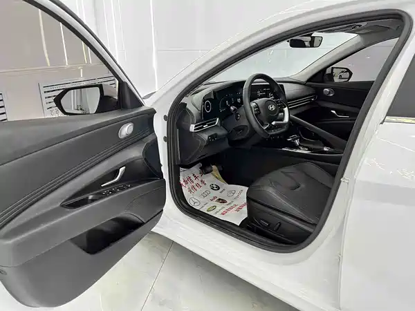 Hyundai Elantra 2024