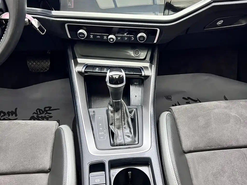 Audi Q3 2021 — фото 12