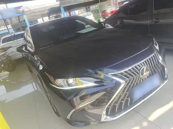 Lexus ES 2022