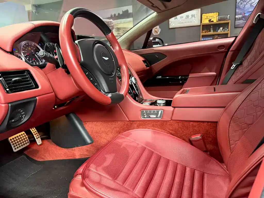 Aston Martin Rapide 2019 — фото 10