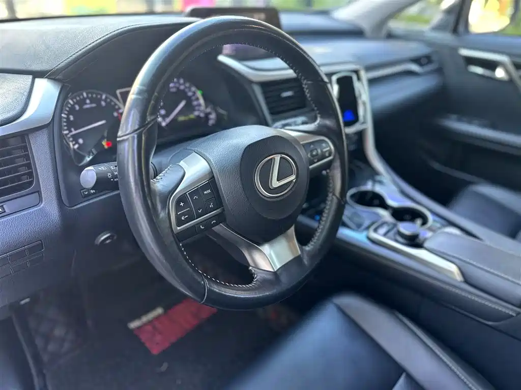 Lexus RX 2017 — фото 11