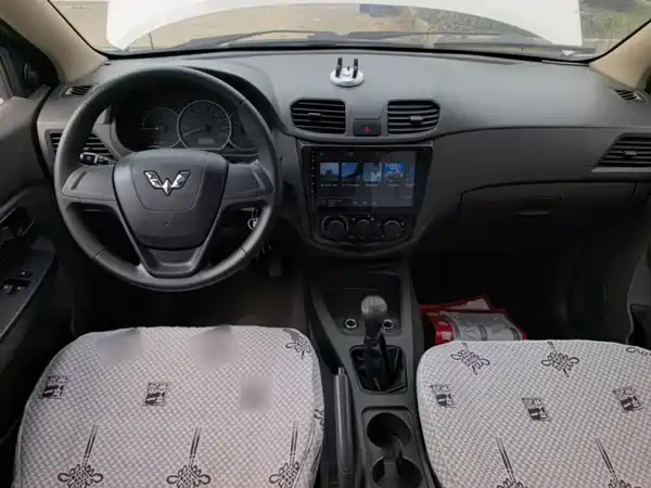 Wuling Hongguang 2015