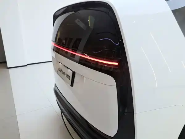 Li Auto MEGA 2025