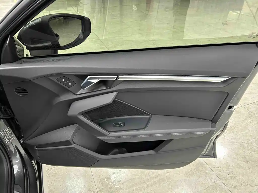 Audi A3 2023 — фото 12