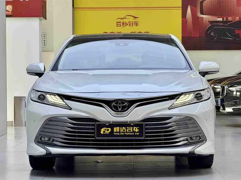 Toyota Camry 2020 — фото 4