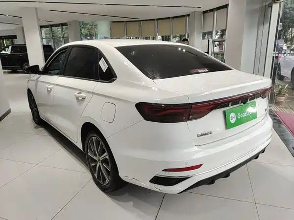 Geely Emgrand 2022