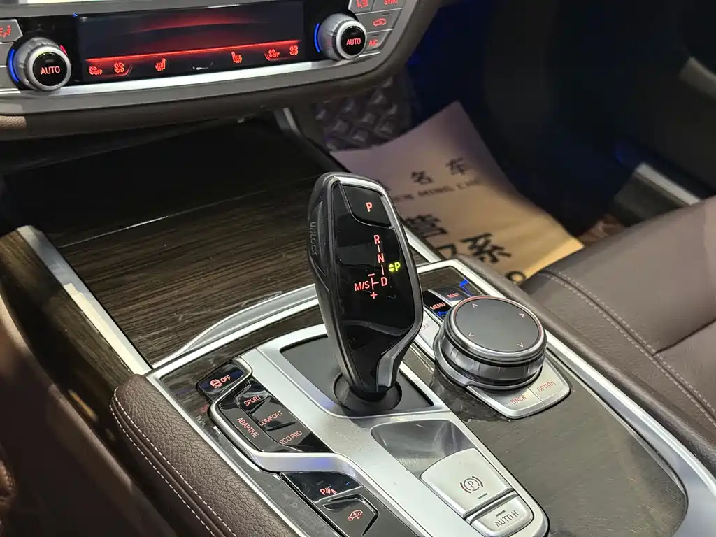 BMW 7 Series 2017 — фото 9