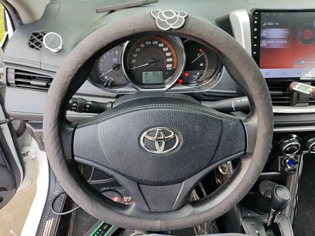 Toyota Yaris L 2020 — фото 11