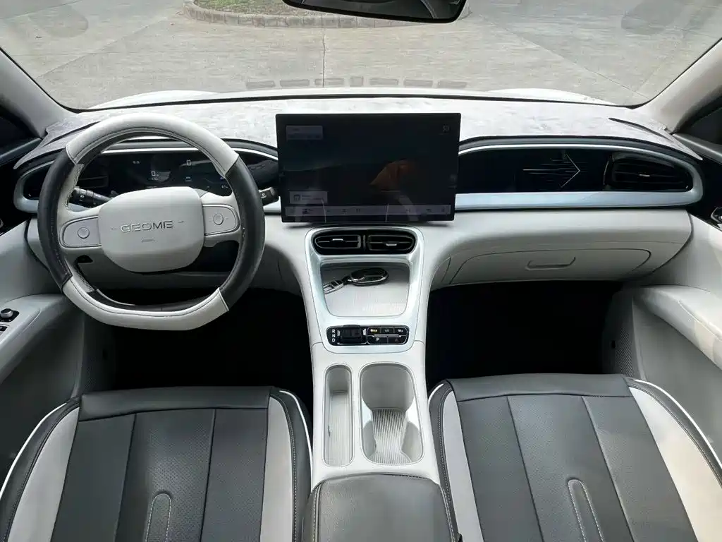 Geely Galaxy Starwish 2025 — фото 10