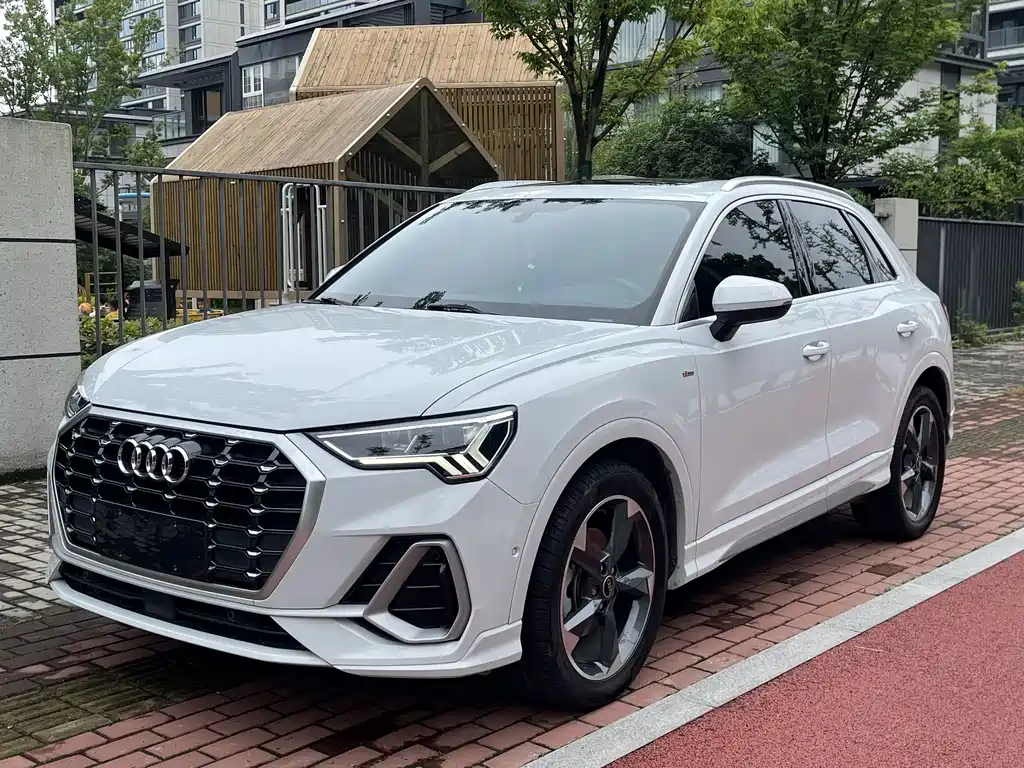 Audi Q3 2021 — фото 1