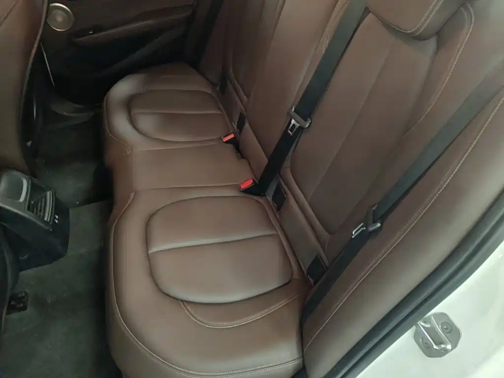 BMW 1 Series 2022 — фото 17