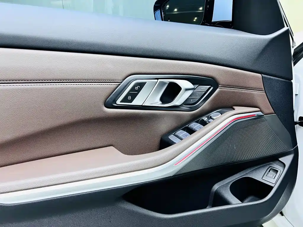 BMW 3 Series 2025 — фото 11