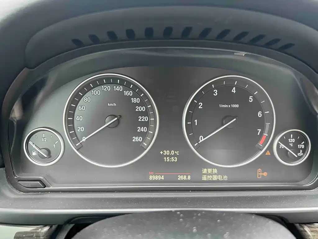 BMW 5 Series 2011 — фото 10