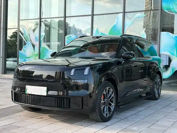 Lynk & Co 900 2025