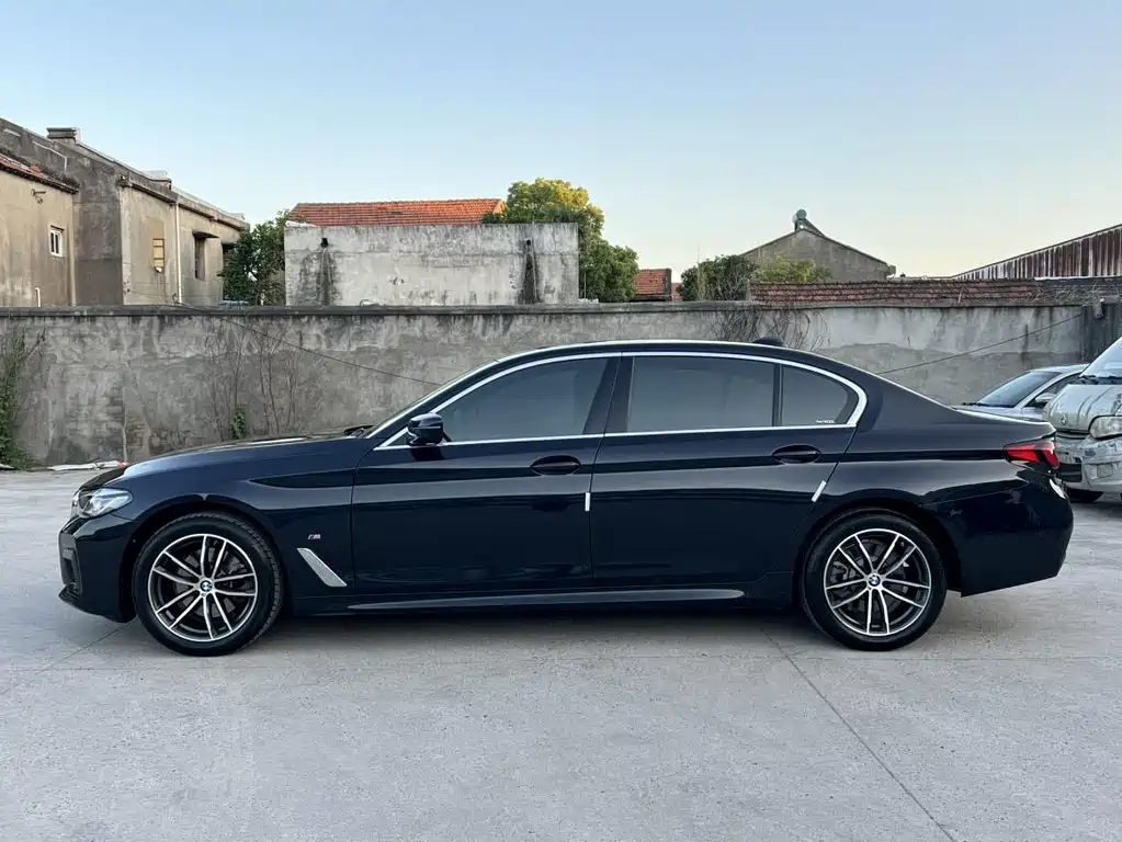 BMW 5 Series 2021 — фото 13