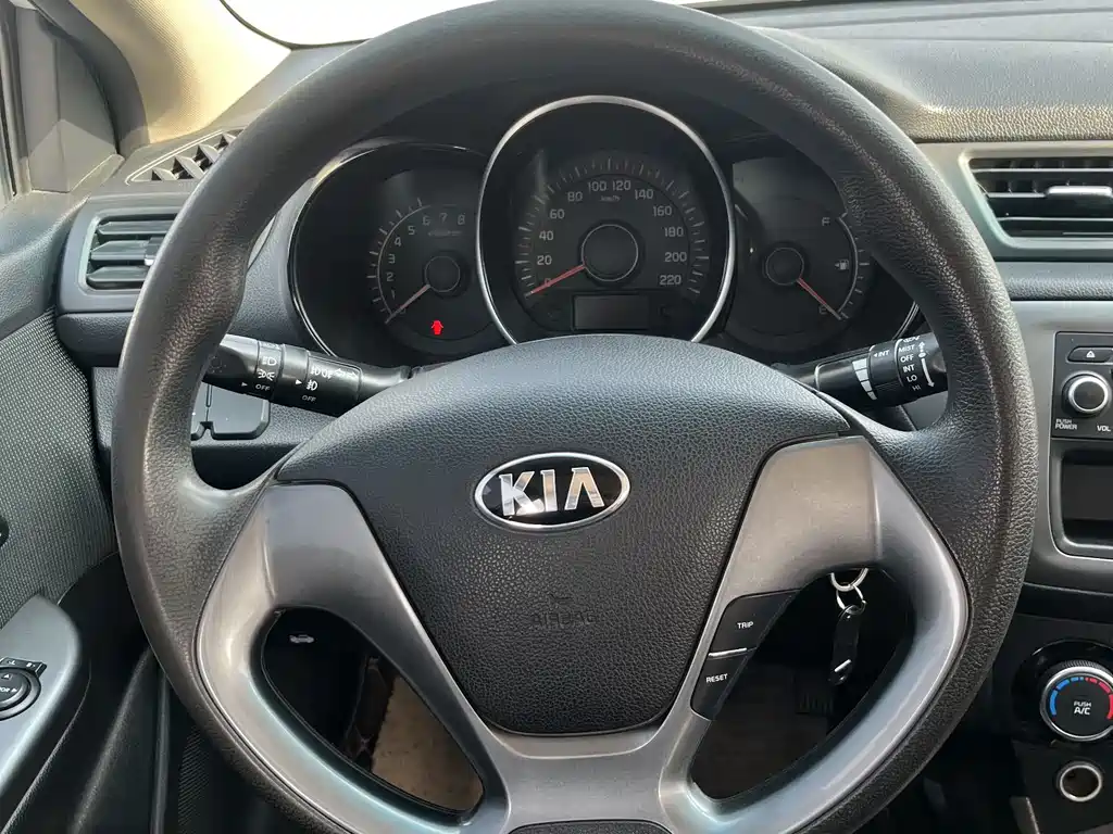 Kia K2 2016 — фото 12