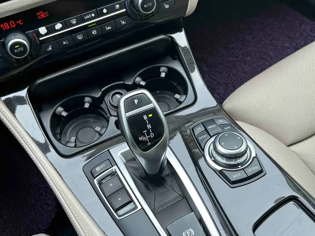BMW 5 Series 2011 — фото 9