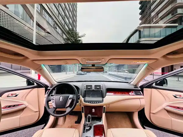 Toyota Crown 2012