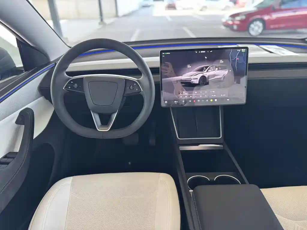 Tesla Model Y 2025 — фото 8