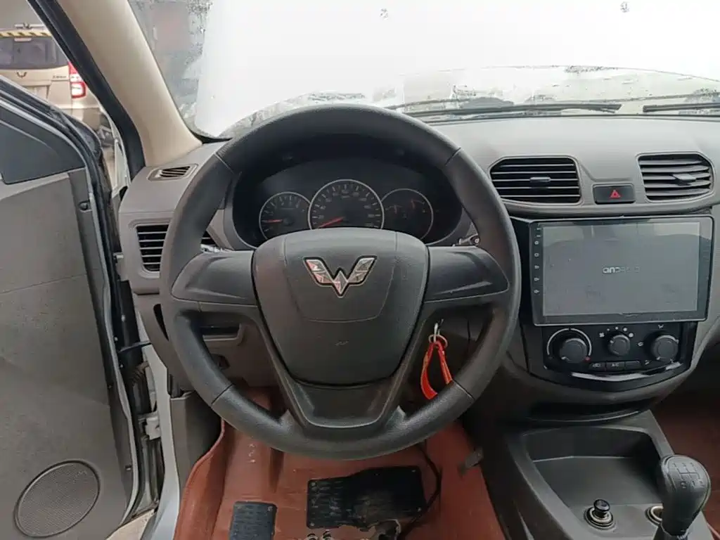 Wuling Hongguang 2019 — фото 11