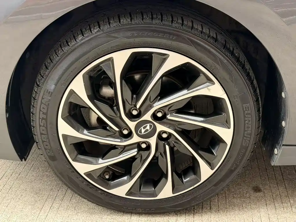 Hyundai Elantra 2020 — фото 9