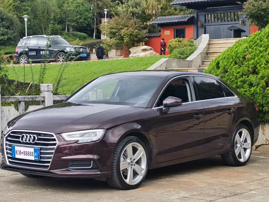 Audi A3 2018 — фото 1
