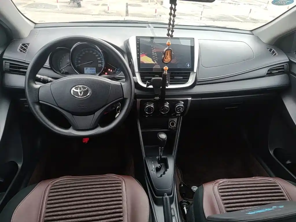 Toyota Yaris L 2017 — фото 10