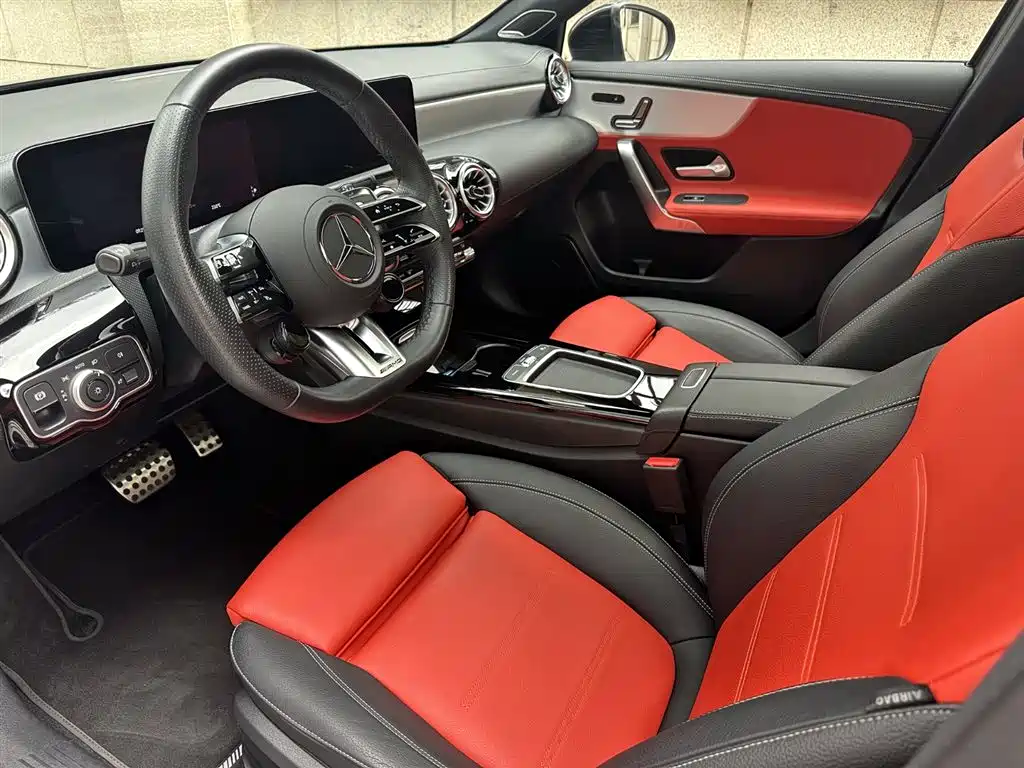 Mercedes-Benz A-Class AMG 2025 — фото 4