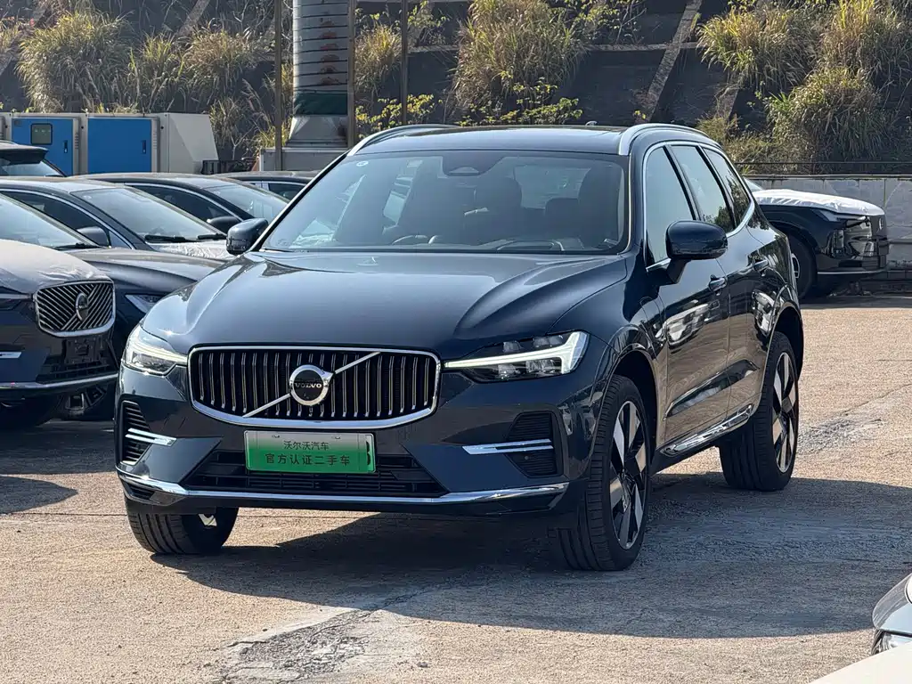 Volvo XC60 Plug-In Hybrid 2024 — фото 1