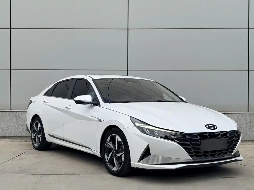 Hyundai Elantra 2022
