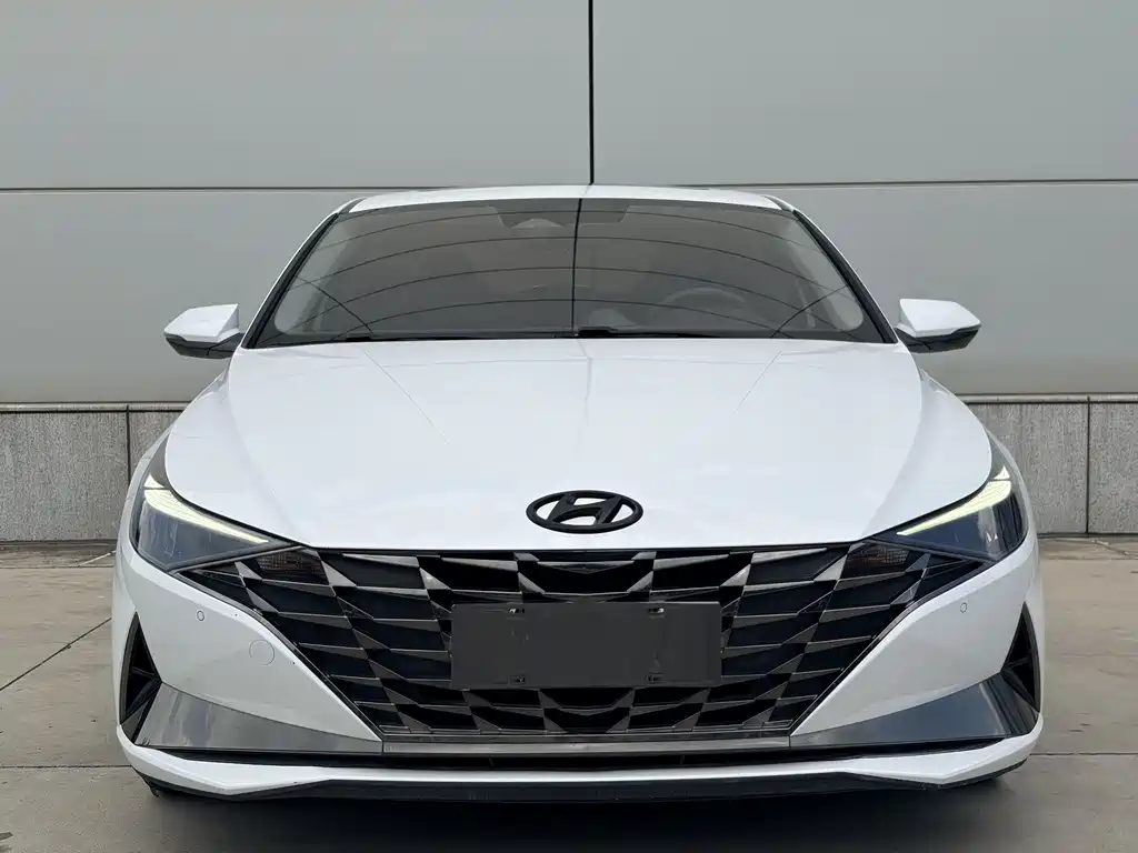 Hyundai Elantra 2022