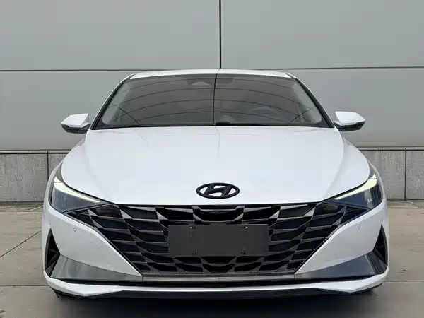 Hyundai Elantra 2022