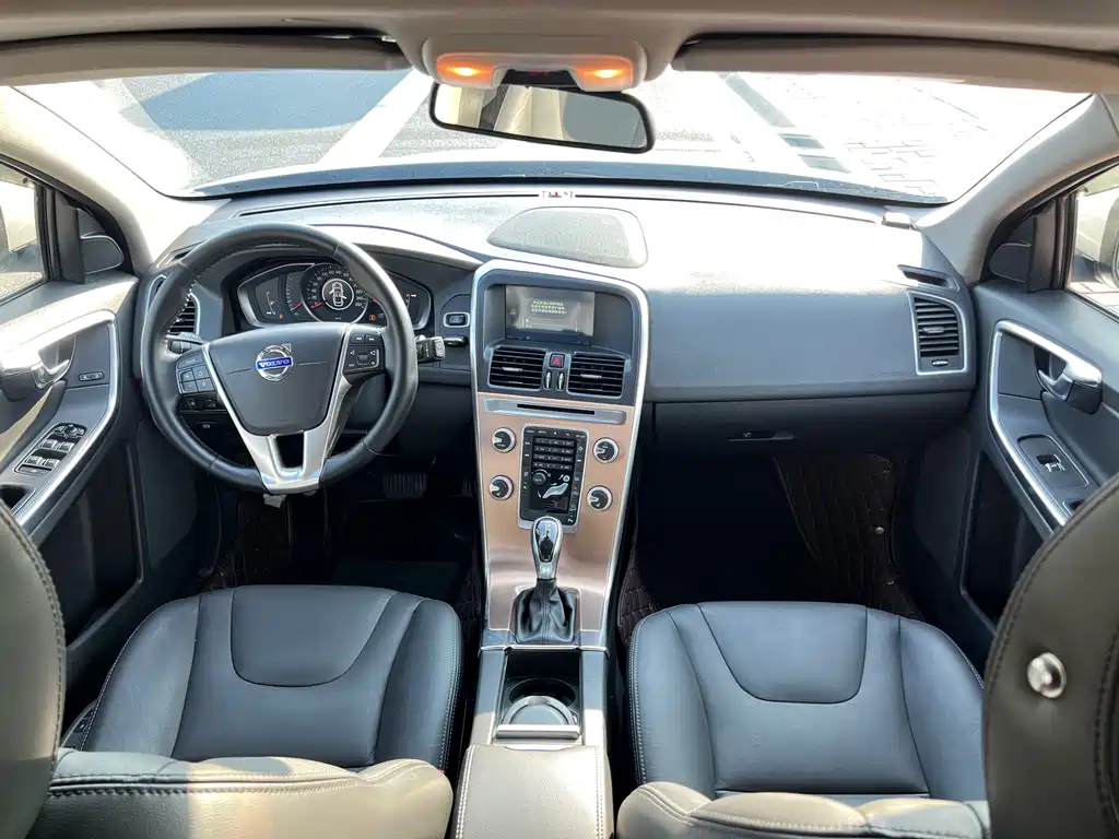 Volvo XC60 2016 — фото 12