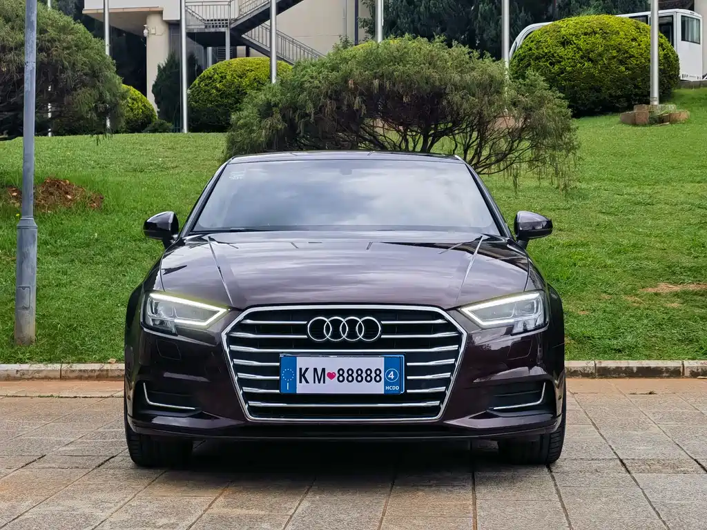 Audi A3 2018 — фото 2