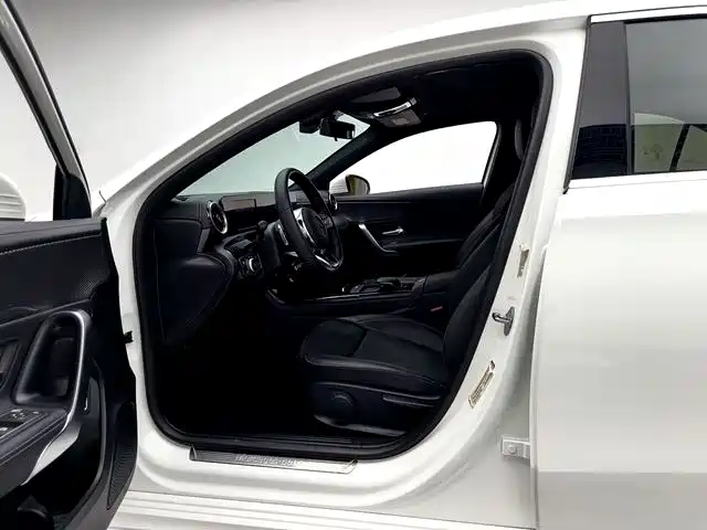 Mercedes-Benz A-Class 2019 — фото 14