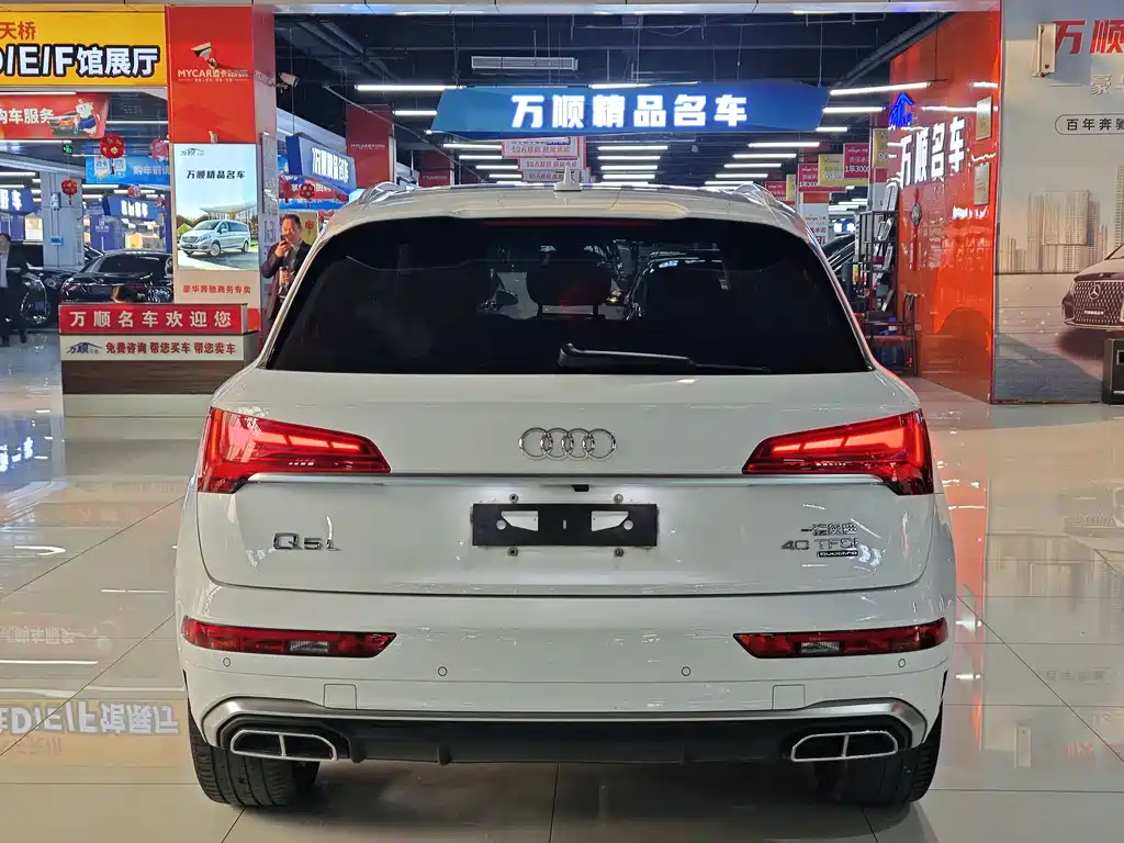 Audi Q5L 2023 — фото 17