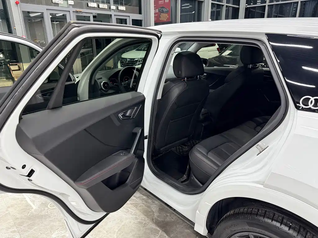 Audi Q2L 2023 — фото 15