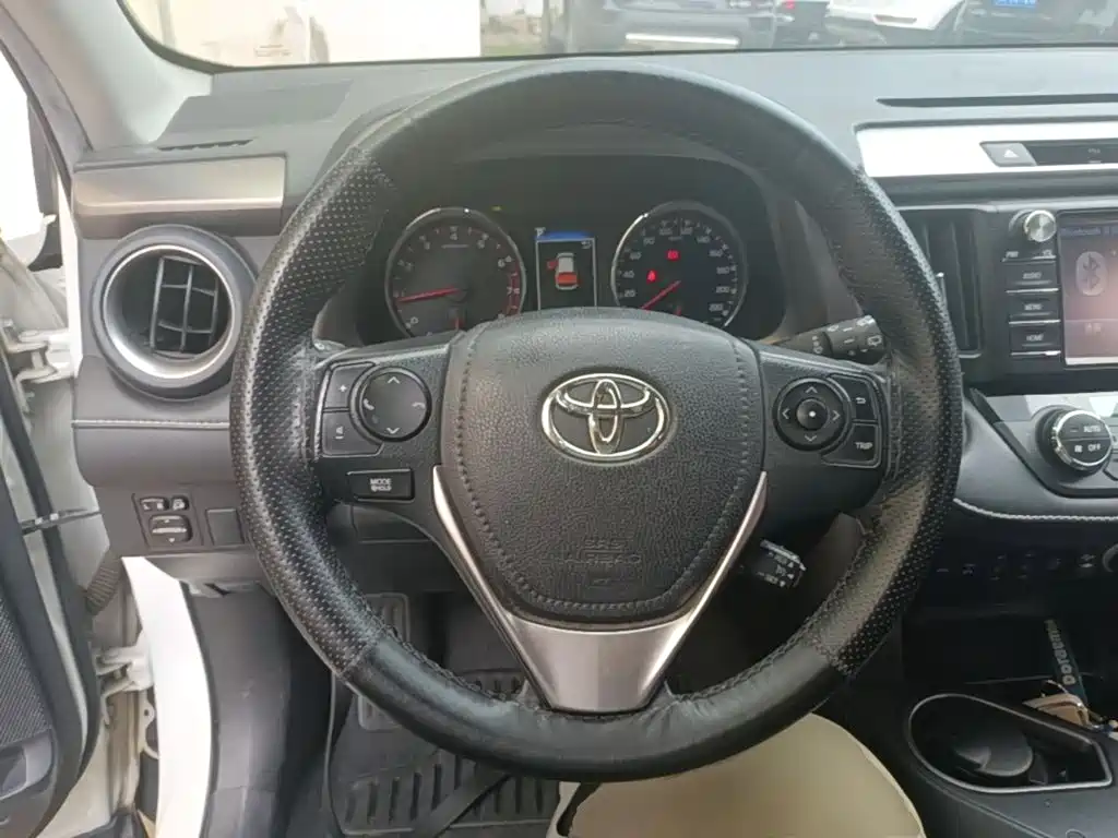 Toyota RAV4 2019 — фото 11
