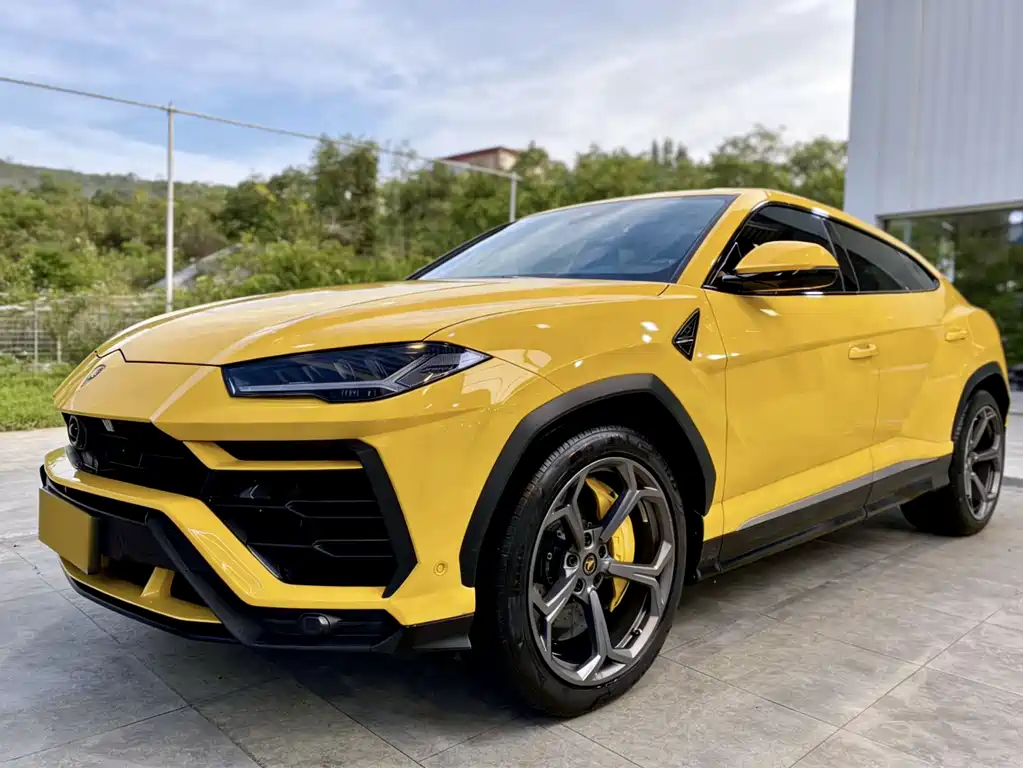 Lamborghini Urus 2023 — фото 1